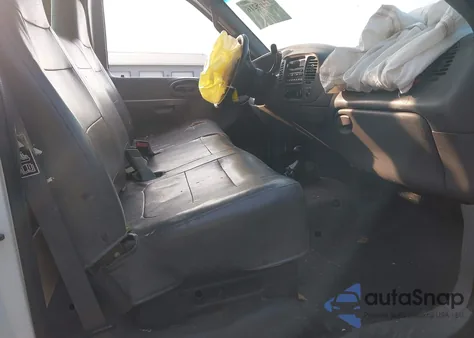 2001 Ford F150 Xl/Xlt z USA, uszkodzony, nr VIN 1FTPF18L61NA68647